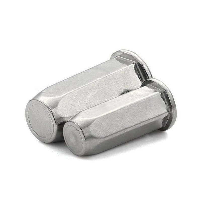 Aklās cauruma kniedes rieksts